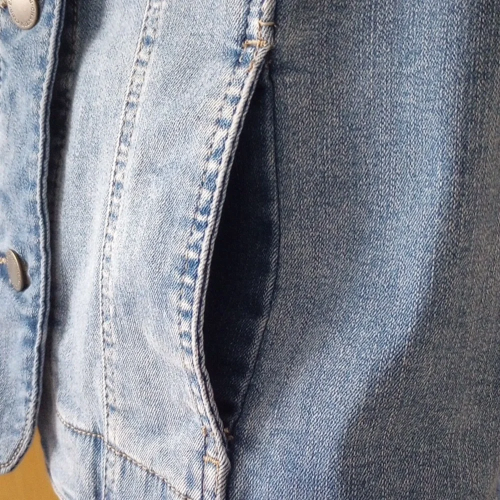 Charter Club Stretchy Denim Jacket Size M - Picture 8 of 8